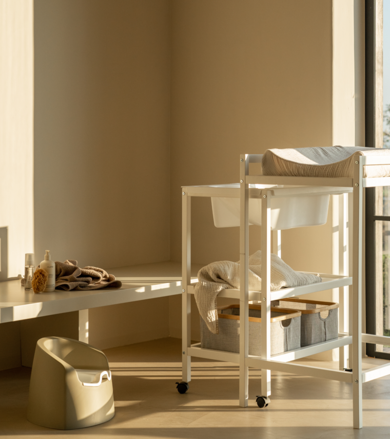 Changing Table with Bath 2 2